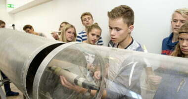 Elever tester deres nye raket. © Sanne Vils Axelsen for Astra